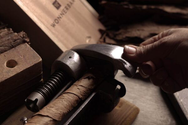 Wonnerbar: The Grammar of a Cigar